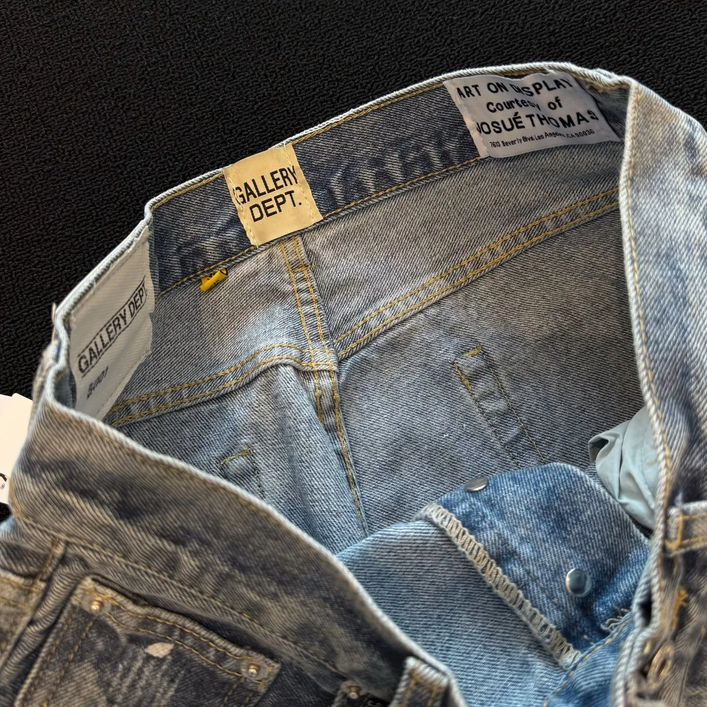 P260 model number: D354 GALLERY DEPT & Chrome hearts. Spliced washed flared ripped jeans. Three-dimensional version. Loose and comfortable. Not picky about body shape. Seiko factory. Original factory quality control. Same style for men and women. Can be matched with couples. Versatile recommendation. Must-have denim for all seasons. The craftsmanship is made of heavy-duty washed pure cotton denim fabric. After washing, it is soft and thick. It is very stylish when worn on the body. Size: 28, 30, 32, 34, 36 (S-XXL) Color: Splicing Size reference # 28 trouser length 100 waist 72 30 trouser length 102 waist 76 32 trouser length 104 waist 80 34 trouser length 106 waist 84 36 trouser length 108 waist 88